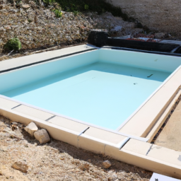 Abri Télescopique pour Piscine : Ouverture sur l'Extérieur pour des Moments de Détente Lunel